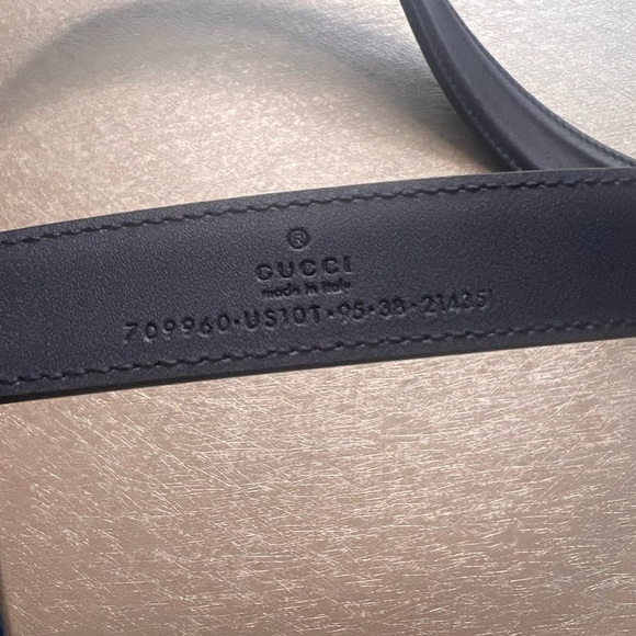 Gucci NWOT navy blue size 95cm memorable buckle dustbag included - Picture 4 of 5